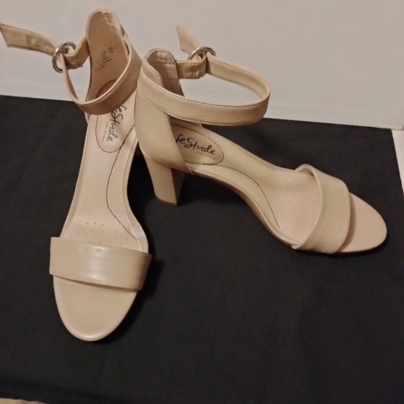 Life Stride (soft system) High heel Sandals. - Picture 2 of 2